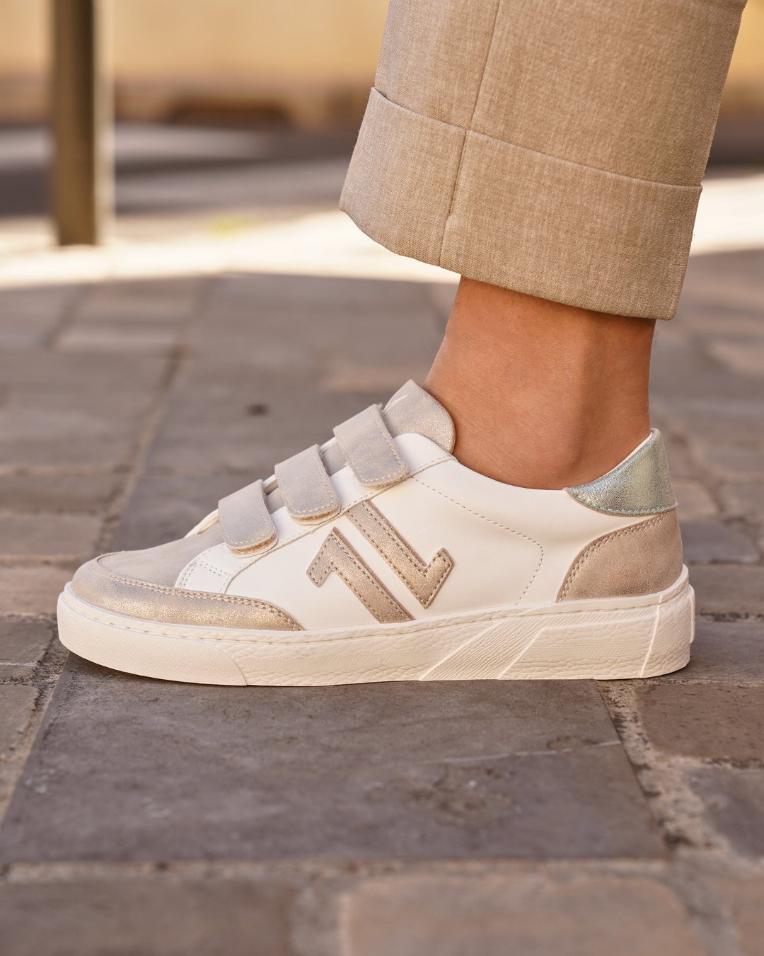 Basket femme taupe à scratch - CL84 TAUPE