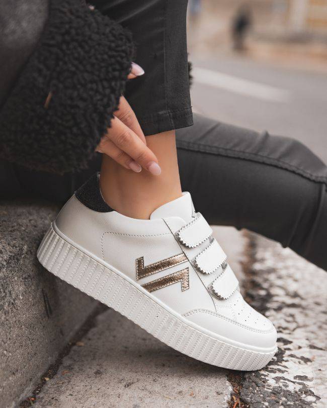 Basket Blanche Style Moderne avec Contrefort Noir et Empiècement Doré - CL70 WHITE - cl11sneakers.fr