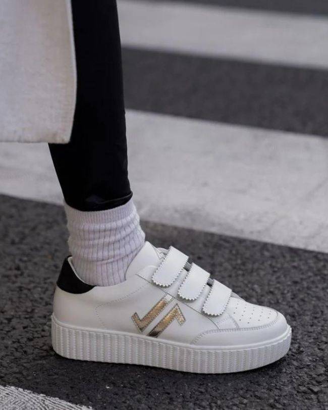 Basket Blanche Style Moderne avec Contrefort Noir et Empiècement Doré - CL70 WHITE - cl11sneakers.fr