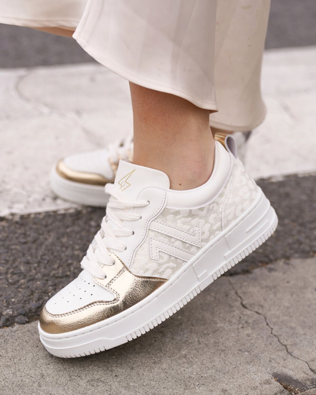 Basket femme dorée à lacets - CL75 GOLD - Casualmode.fr